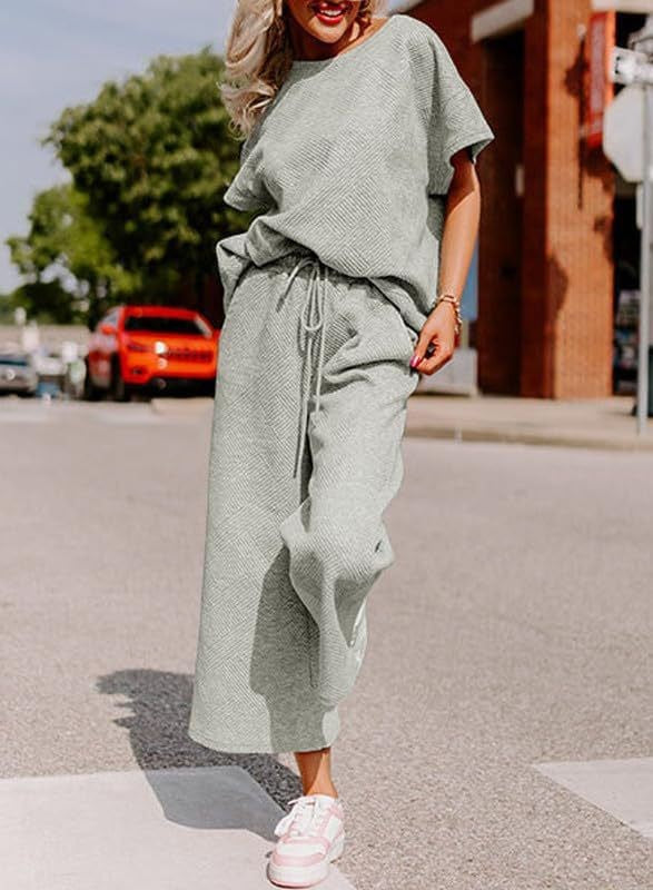 Casual two-piece set in gray - women's oversized top and wide-leg pants outfit
