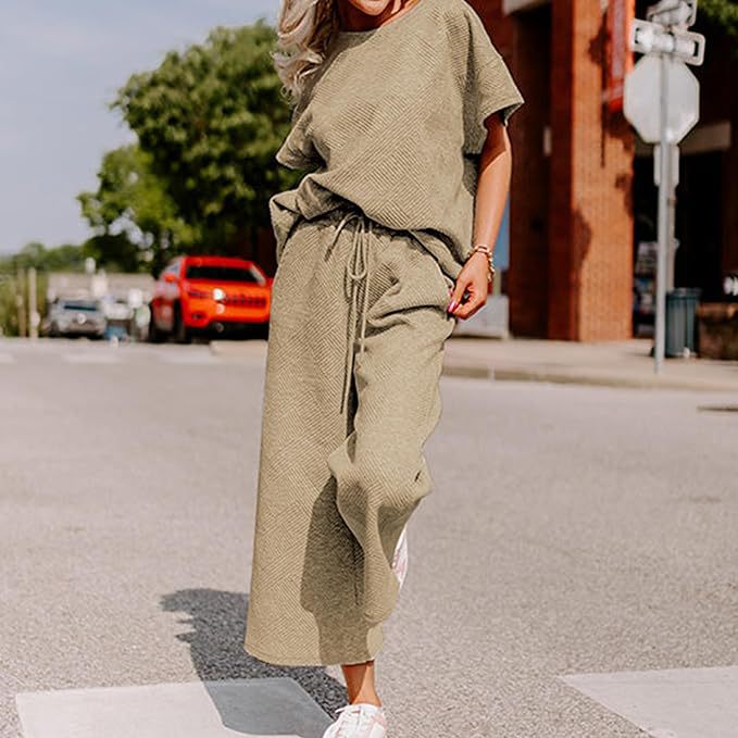 Casual two-piece set in beige - women's oversized top and wide-leg pants outfit